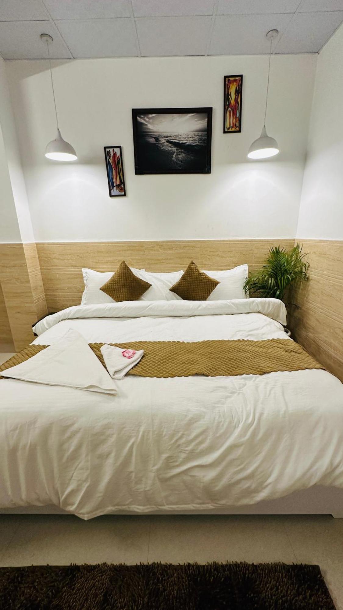 Hotel Relax In - Noida Sector 18 Экстерьер фото