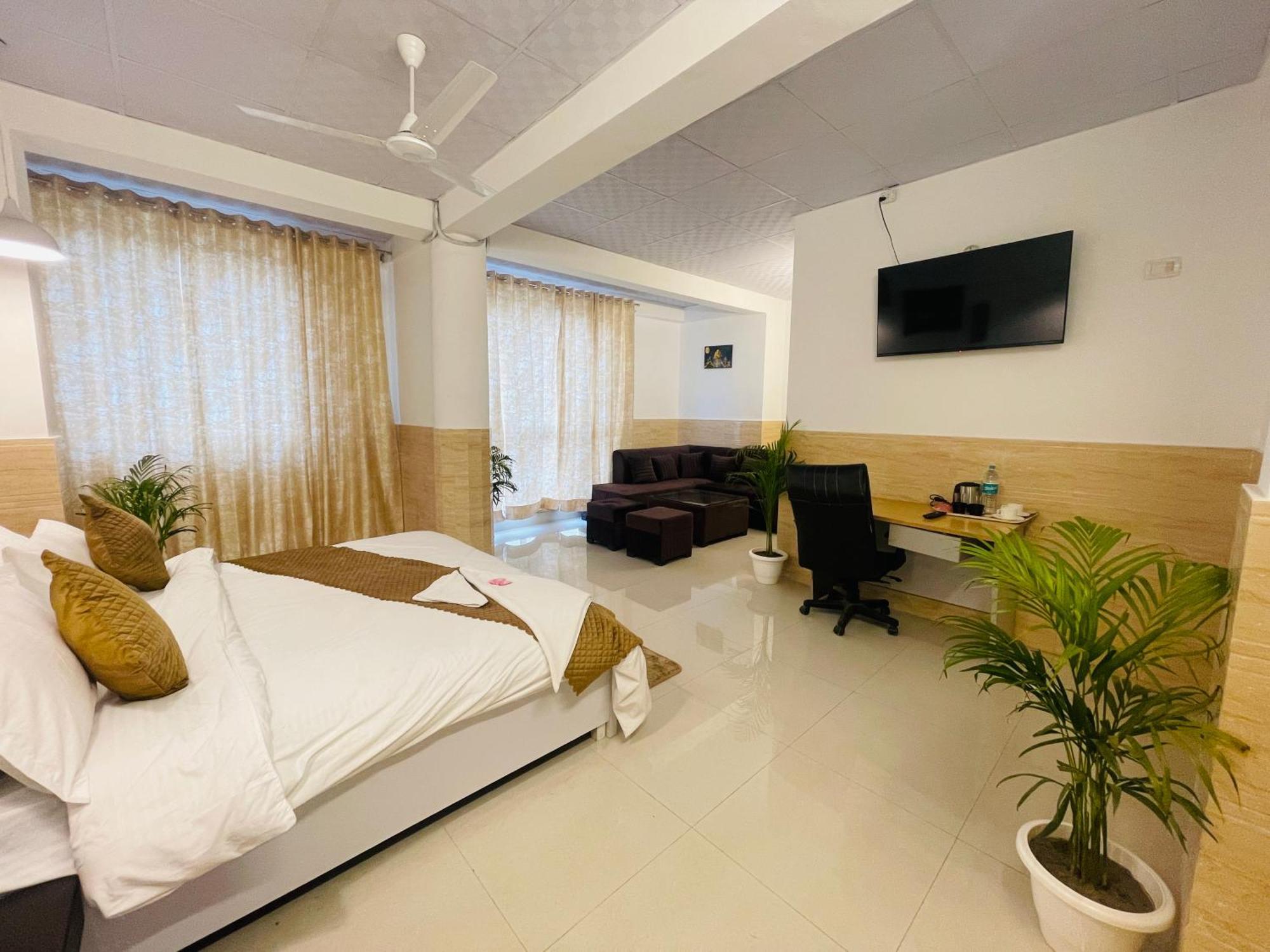 Hotel Relax In - Noida Sector 18 Экстерьер фото