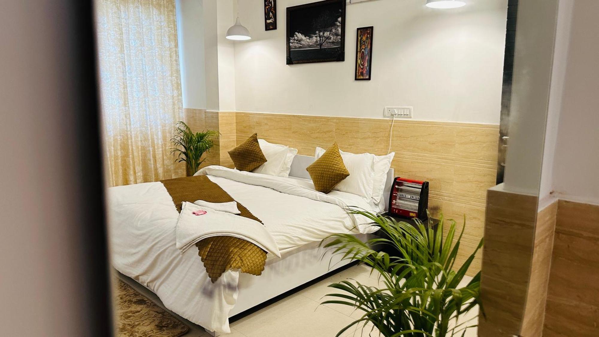 Hotel Relax In - Noida Sector 18 Экстерьер фото