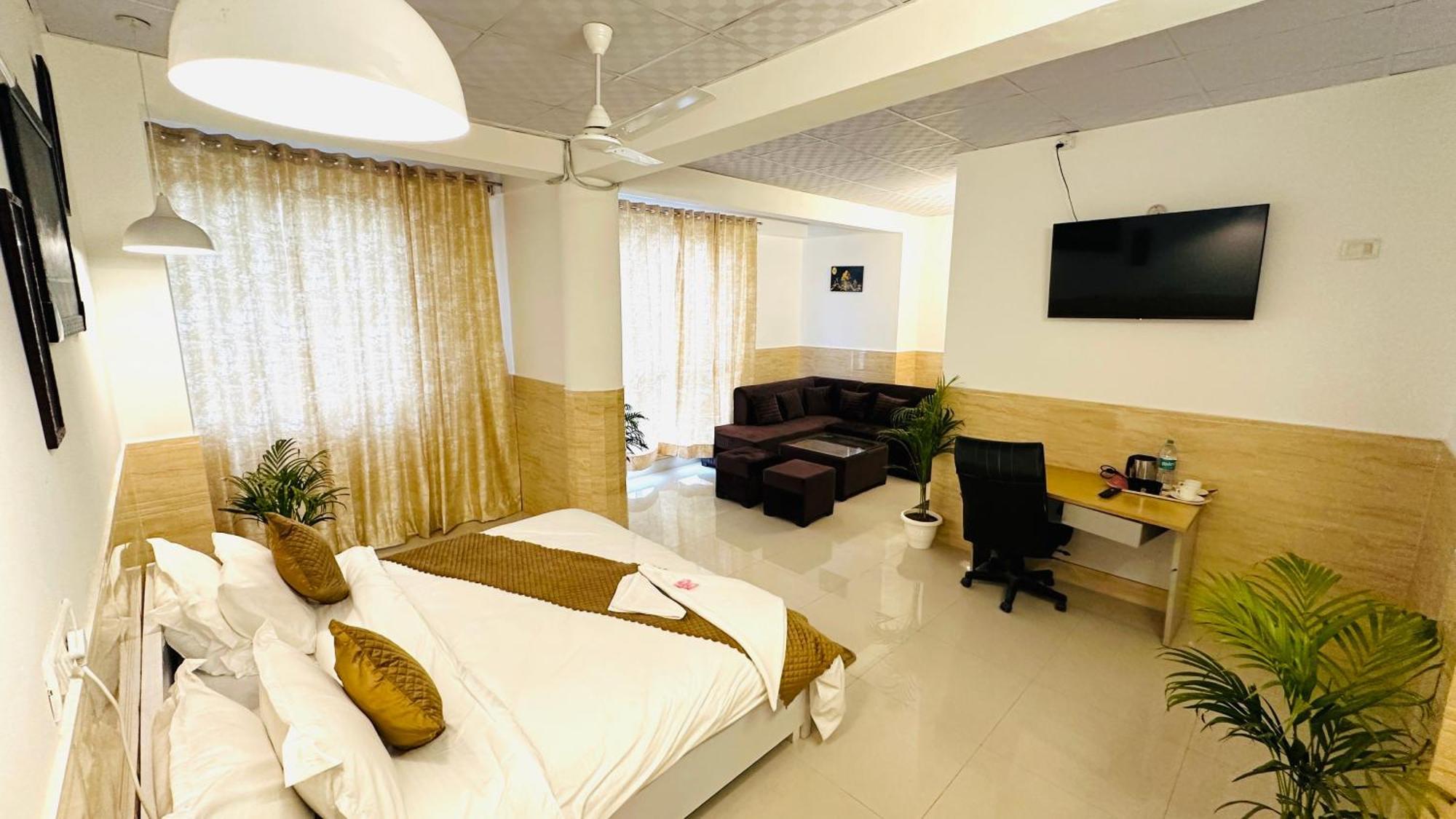 Hotel Relax In - Noida Sector 18 Экстерьер фото