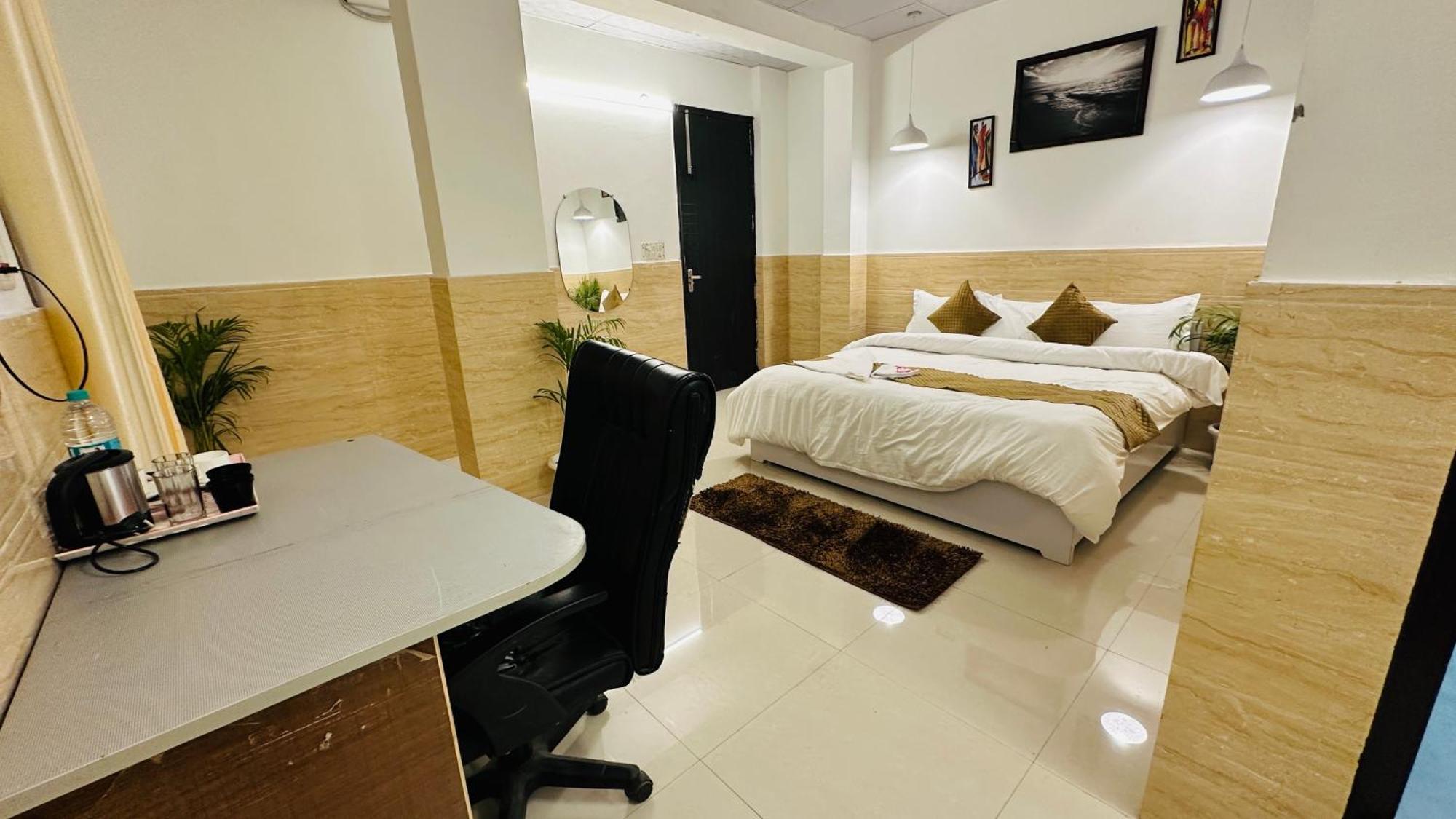 Hotel Relax In - Noida Sector 18 Экстерьер фото