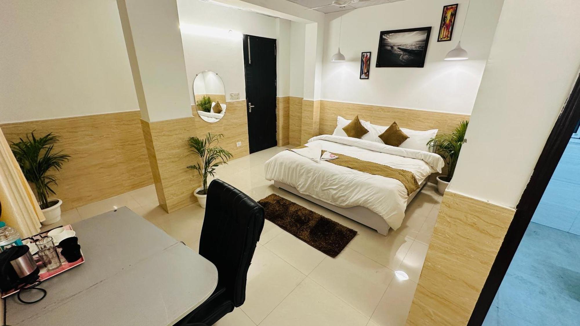 Hotel Relax In - Noida Sector 18 Экстерьер фото